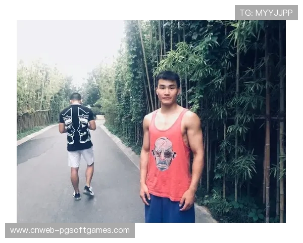 赵崇阳三十四秒闪击恩那哈吉雏量级大战牵动国际排名走势